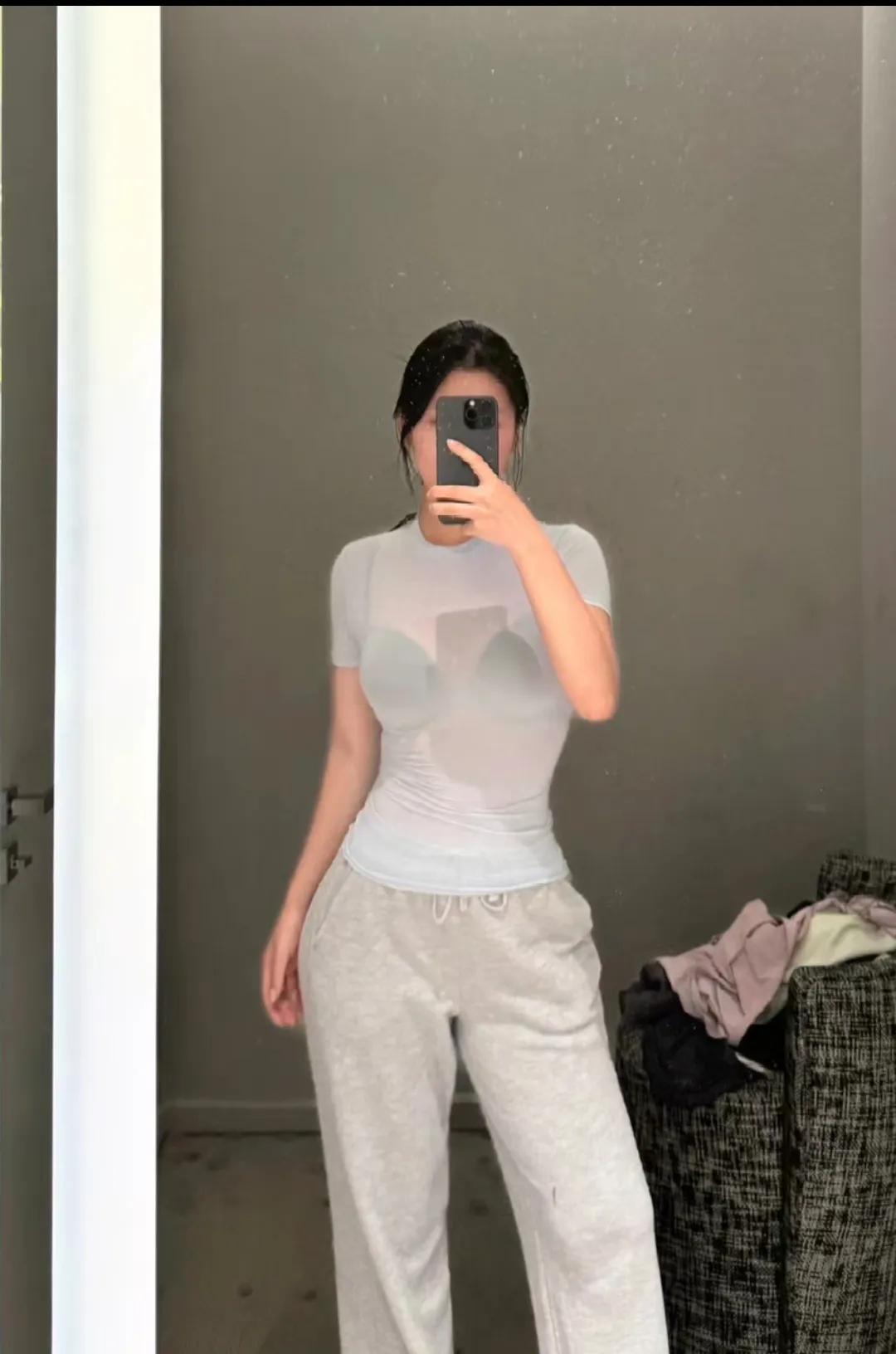 #记录秋日精彩瞬间#这衣服好看，好显身材，好爱好爱