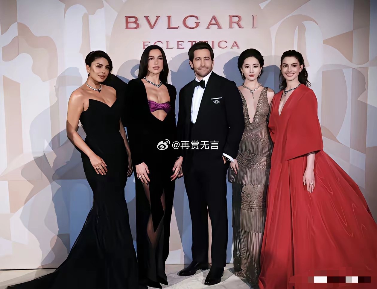 这站位也太奇怪了，刘亦菲明显被那四个欧美人抱团排挤，尤其那个男的一点绅士风度都没