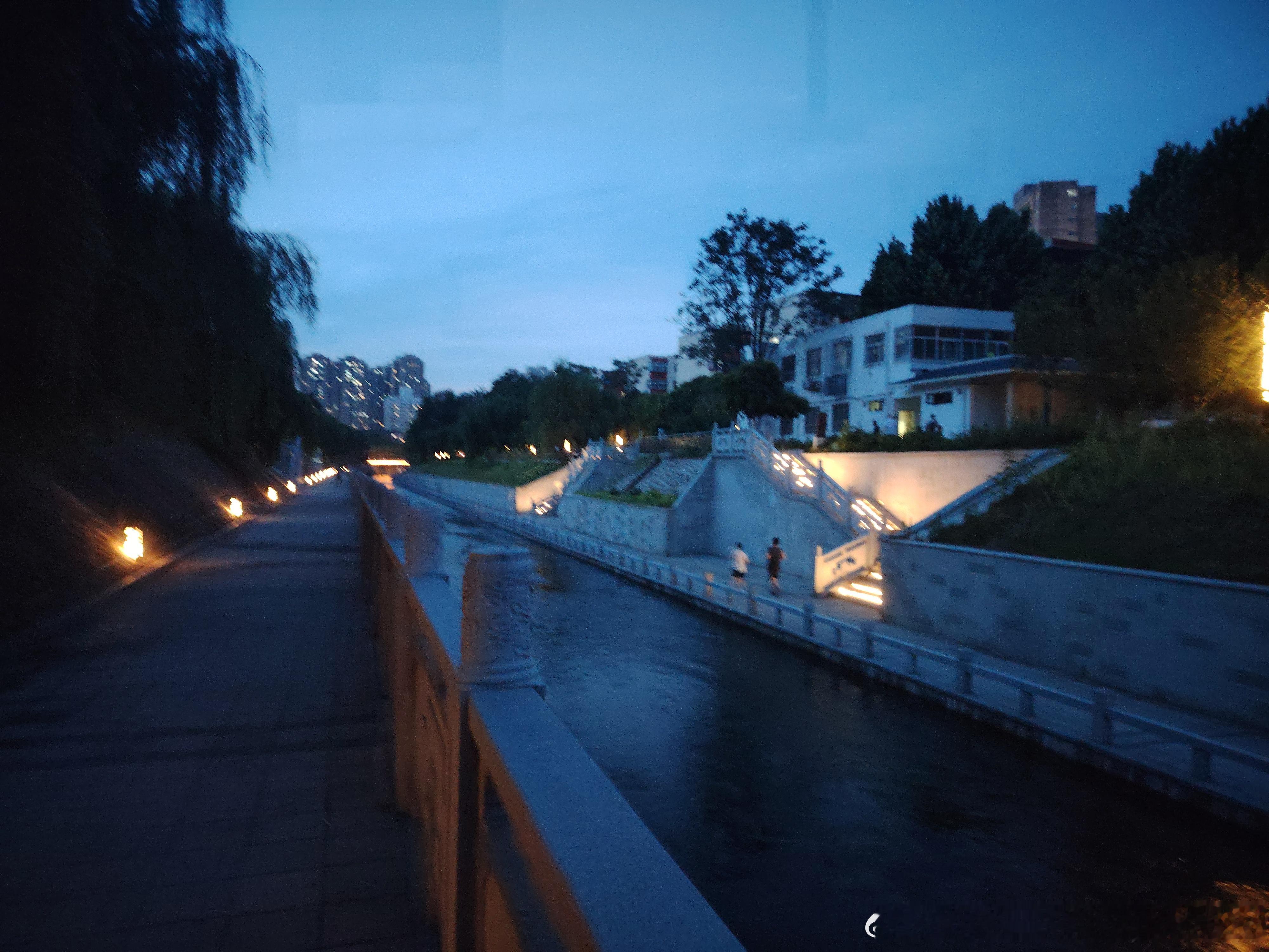 凉风习习 