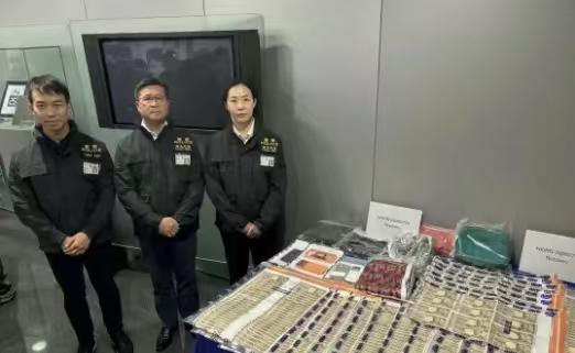 【香港时事】在香港发生的日本男性被抢走约5100万日元现金的事件中，包括3名日本