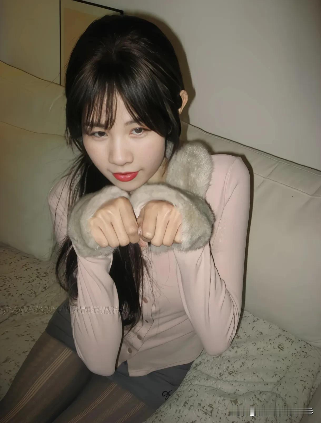 拍摄间隙扮可爱了，今日北海阳光明媚，很舒服！