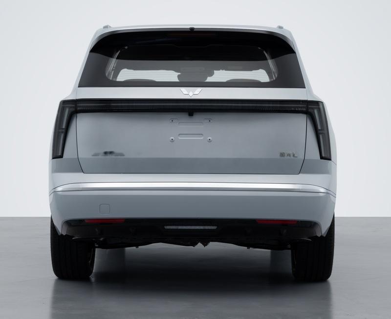 五菱的 5/6 座车型，星光L。别小看这车，市场定位非常精准。 