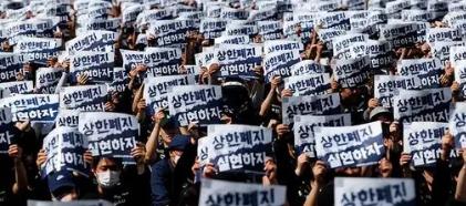 三星这场4.8万人的大罢工，在最后1小时被硬生生拽住了，不是资方良心发现，是总统