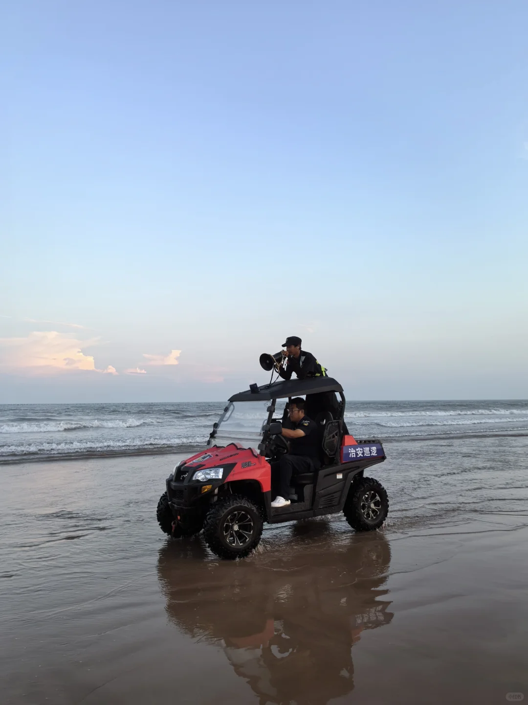 青岛石老人海水浴场 今天试了海水依然很凉