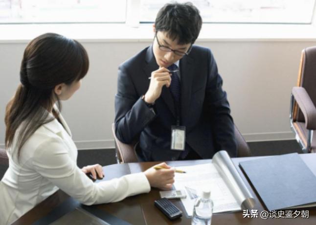领导给我介绍了私活，挣了10万，我二话没说，直接把8万全给了领导，一点都没犹豫，