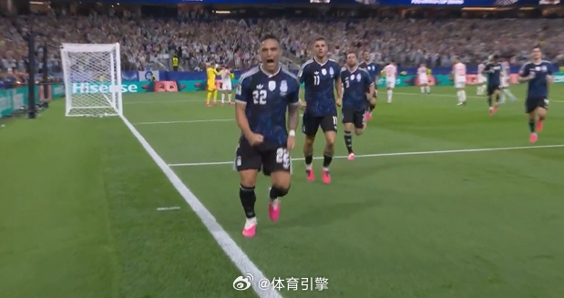 劳塔罗点球破门 劳塔罗点球破门！劳塔罗收获个人世界杯首球！镜头扫过替补席，梅西、