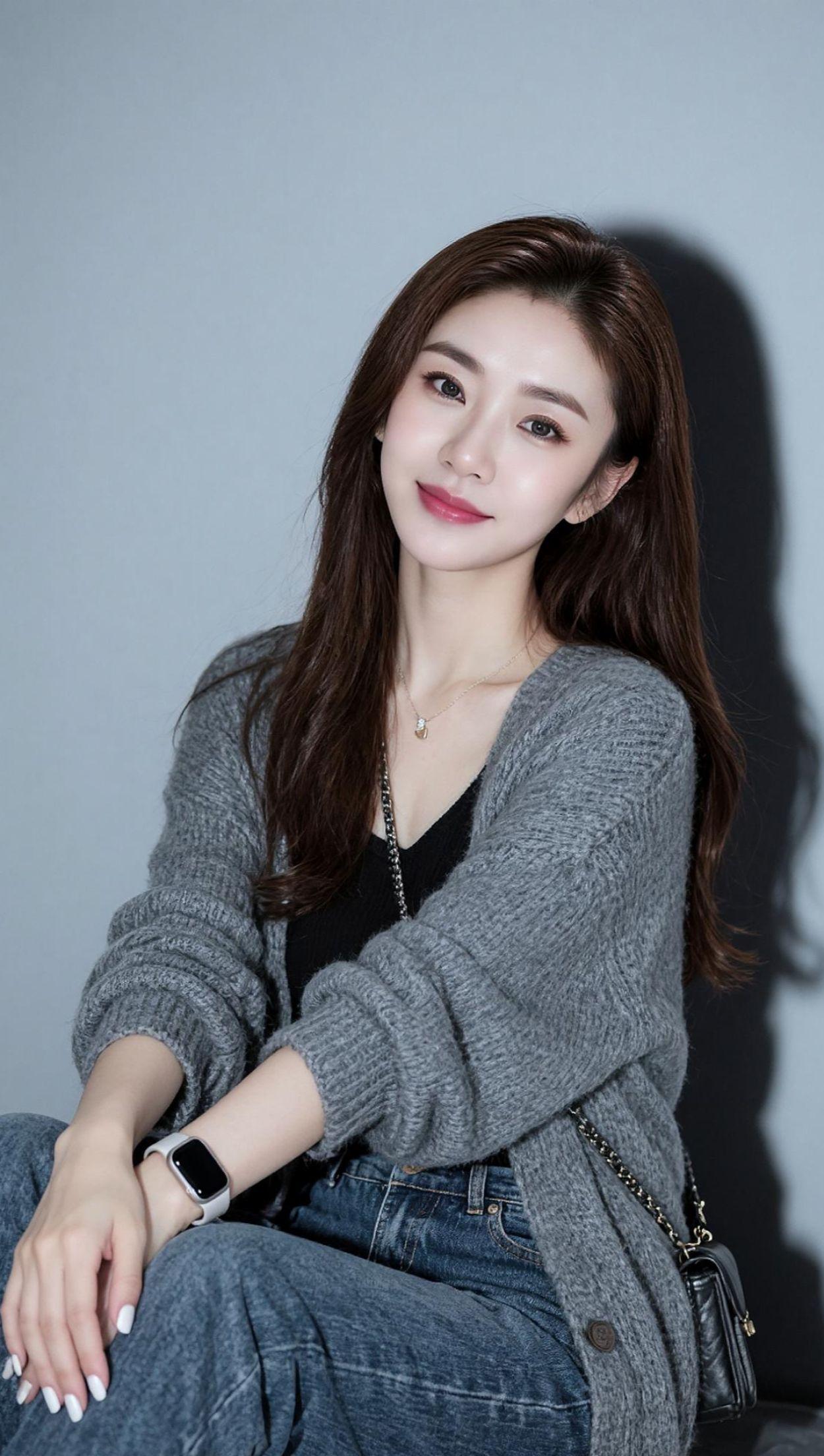 一个人最好的状态是，不指望谁，不羡慕谁，不小看谁，也不嘲笑谁，只是默默的盯着自己