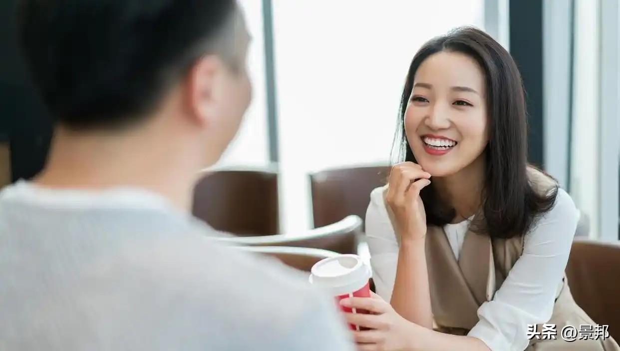 说句扎心的大实话，普通人真的很难遇到所谓的“贵人”。

咱们总觉得“贵人”是那种