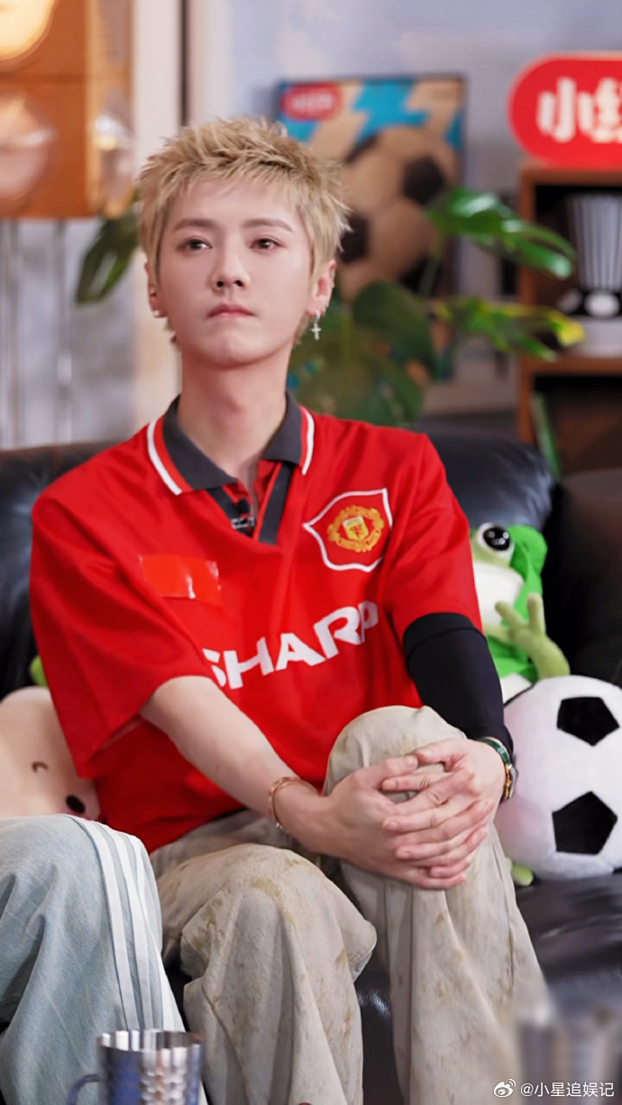 鹿晗预测姆巴佩最有可能拿金靴 鹿晗在范志毅直播间聊金靴归属，坦言心里最倾向姆巴佩