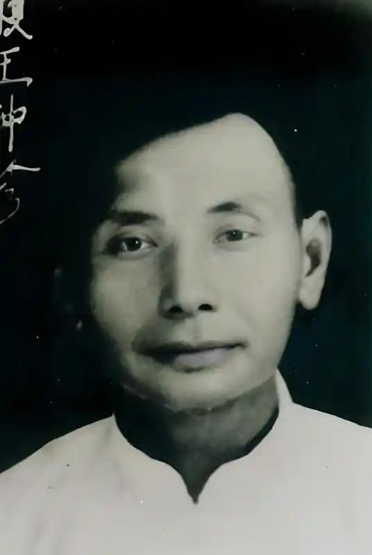 民国江湖棋仙钟珍

一个活在棋枰与市井夹缝中的名字。他不是庙堂之上的棋坛宗师，而