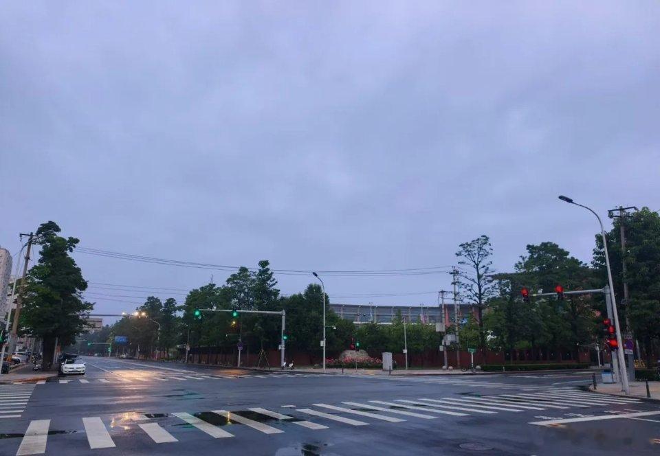 a股调整，所谓的牛市，跌破了年线，按过去的规律，跌破年线都是机会，正常情况，七月
