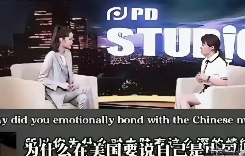（聚光灯刺眼，主持人抛出那个尖锐问题的瞬间，我深吸了一口气。）

欧阳娜娜OS：