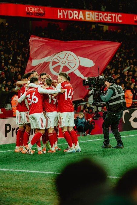 携手迈向2026年❤️与Kya Banasko合作拍摄📸 英超联赛 阿森纳著名