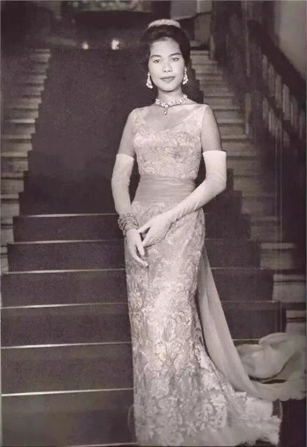 【来自投稿】年轻时的泰国王后诗丽吉 