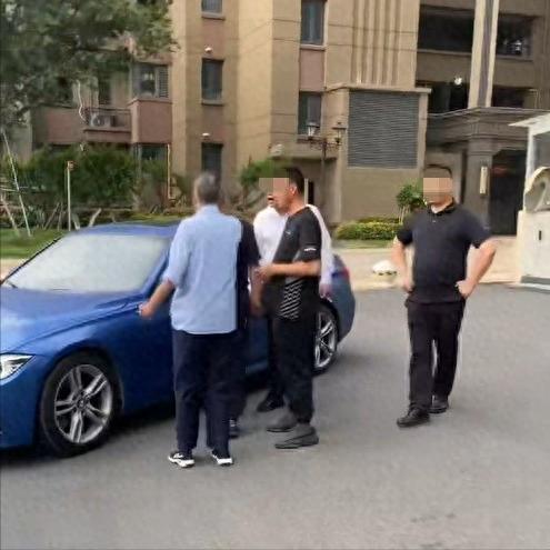 “住不起就滚！”江苏太仓，小区停车费从免费改为一天4元，业主不干了。双方从对骂升