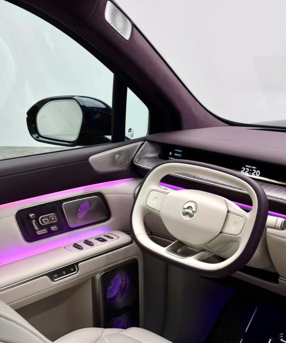 还是白色内饰高级？ 