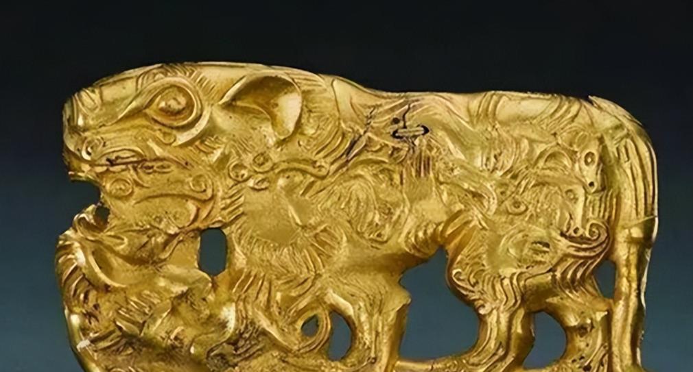 1994年6月的祁连山区，牧草刚没过脚踝。

牧民扎西把羊群赶进圈时，老婆正在院