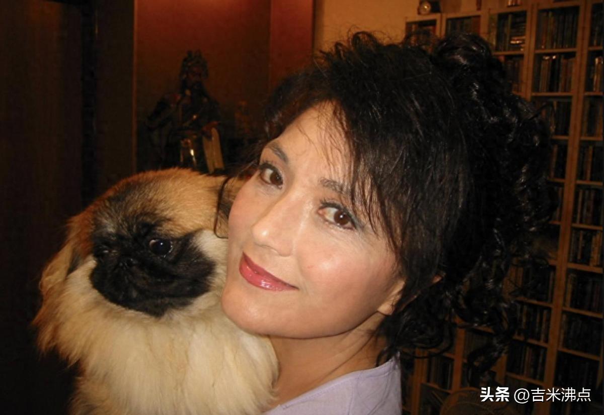 施明于3月21日离世，享年74岁，3月31日经港媒报道后引发关注。她生前多次战胜