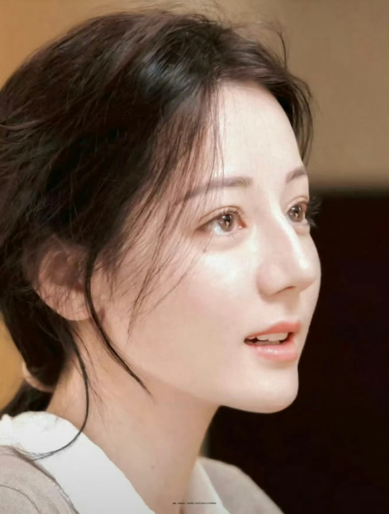 【迪丽热巴】  她的眼睛 像阳光反光下的玻璃珠 ／迪丽热巴聂九罗破亿