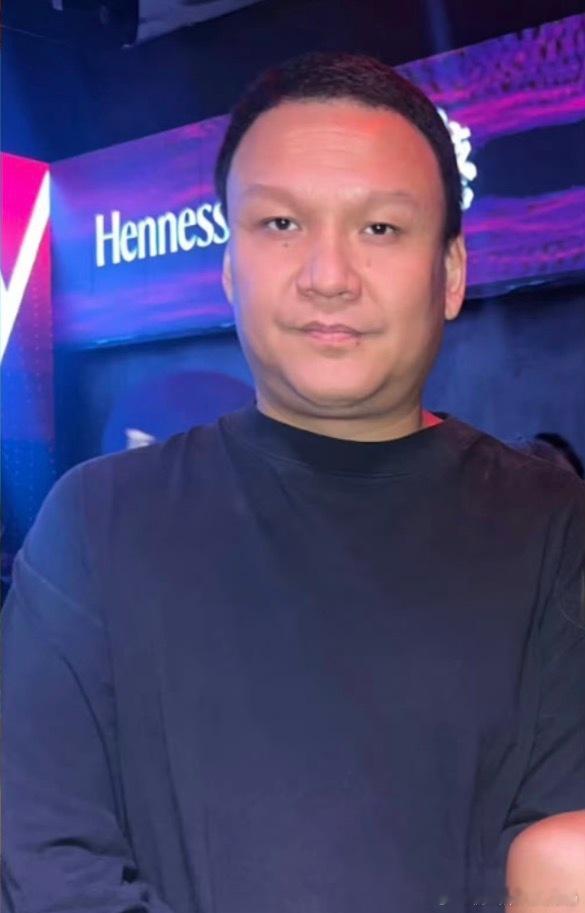 车澈瘦成这样了这变化，说不是被刺激了我都不信啊！不过瘦了也没有你前妻新男友帅和年