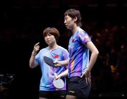 王曼昱/蒯曼3-1击败日本王牌，拿下中国大满贯女双冠军
