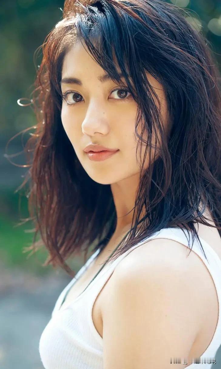 #记录这一刻##记录这一刻#奥山和纱：岛国女神，魅惑多姿，她拥有傲人的身材和匀称