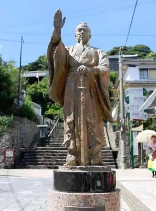 为什么大明王朝里的胡宗宪这种公忠体国的人都不能善终?

如果按照剧中给胡宗宪的结