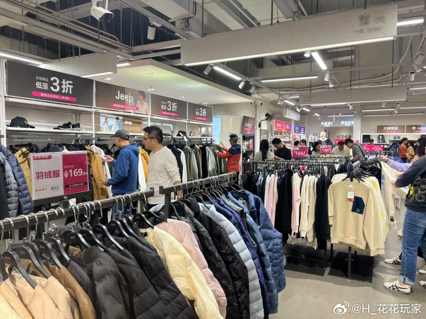 股市一涨，消费就起来了，老胡都一口气买了5件Polo衫。最近很感叹，身边不少朋友