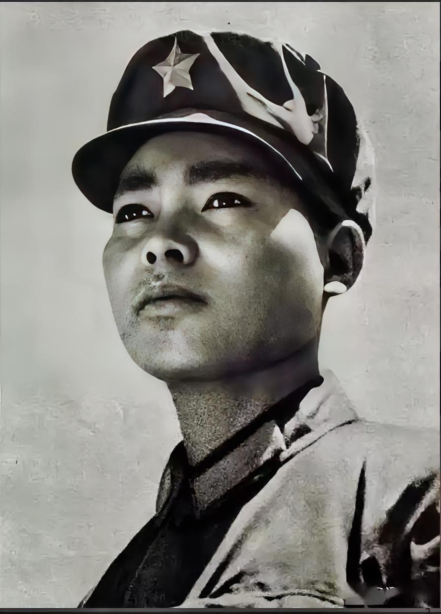 1979年，19岁战士岩龙，一人消灭56名越军，捡到一件战利品，不幸的是，他因将