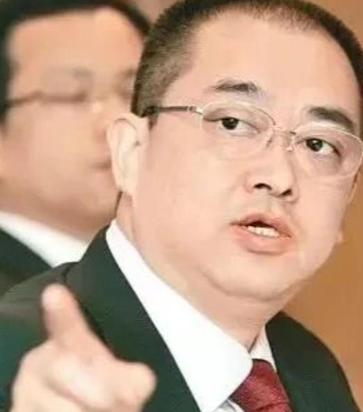 恒大“二把手”请求将生活费提升至33万元 近日，远在美国加州的夏海钧，突然通过律
