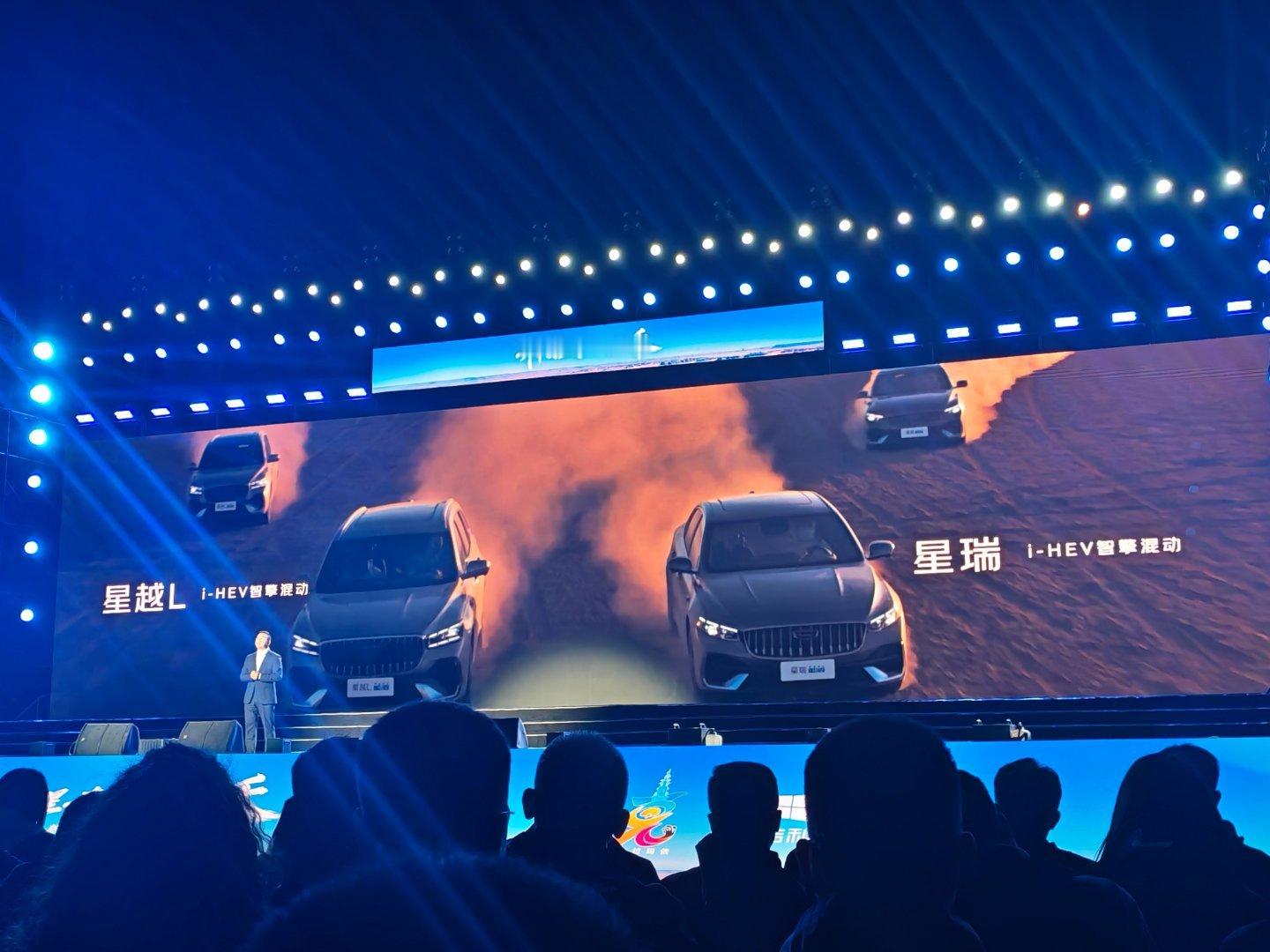 油混的意义，本来就是兼顾燃油车补能快、长续航，和电驱的平顺、省油，两边好处都要。