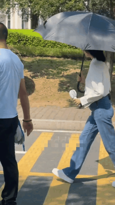 #吴谨言肚子#吴谨言和洪尧结婚也有一段时间了，小两口一直甜甜蜜蜜的，如果真的有了