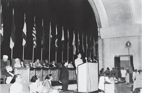 “长官这次任务成功了，我们杀了周恩来”。听完特务的汇报，愤怒的长官一个巴掌打了过