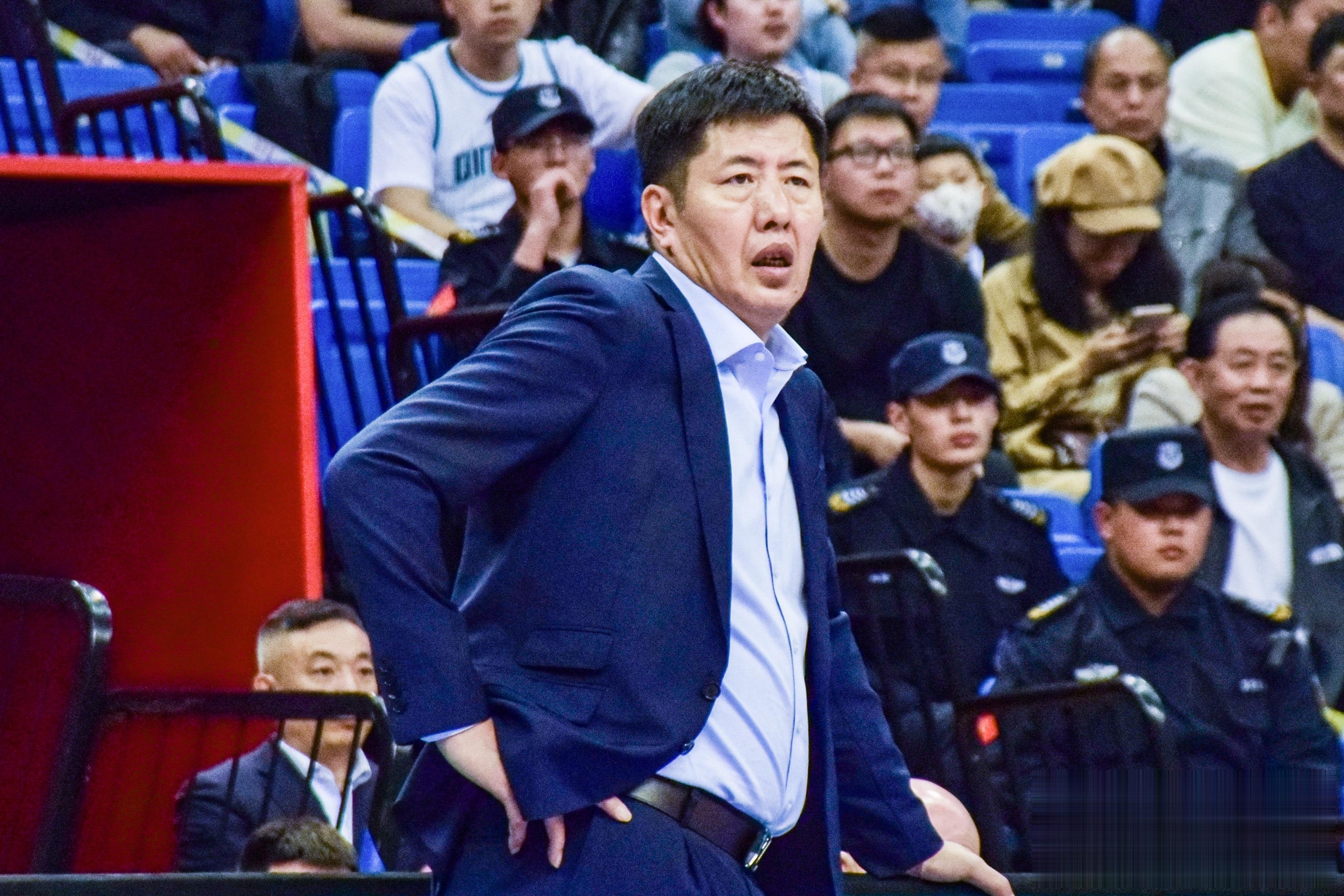 浙江官方：丁伟转任总教练 亚历山德罗斯·法莱卡斯任男篮主教练