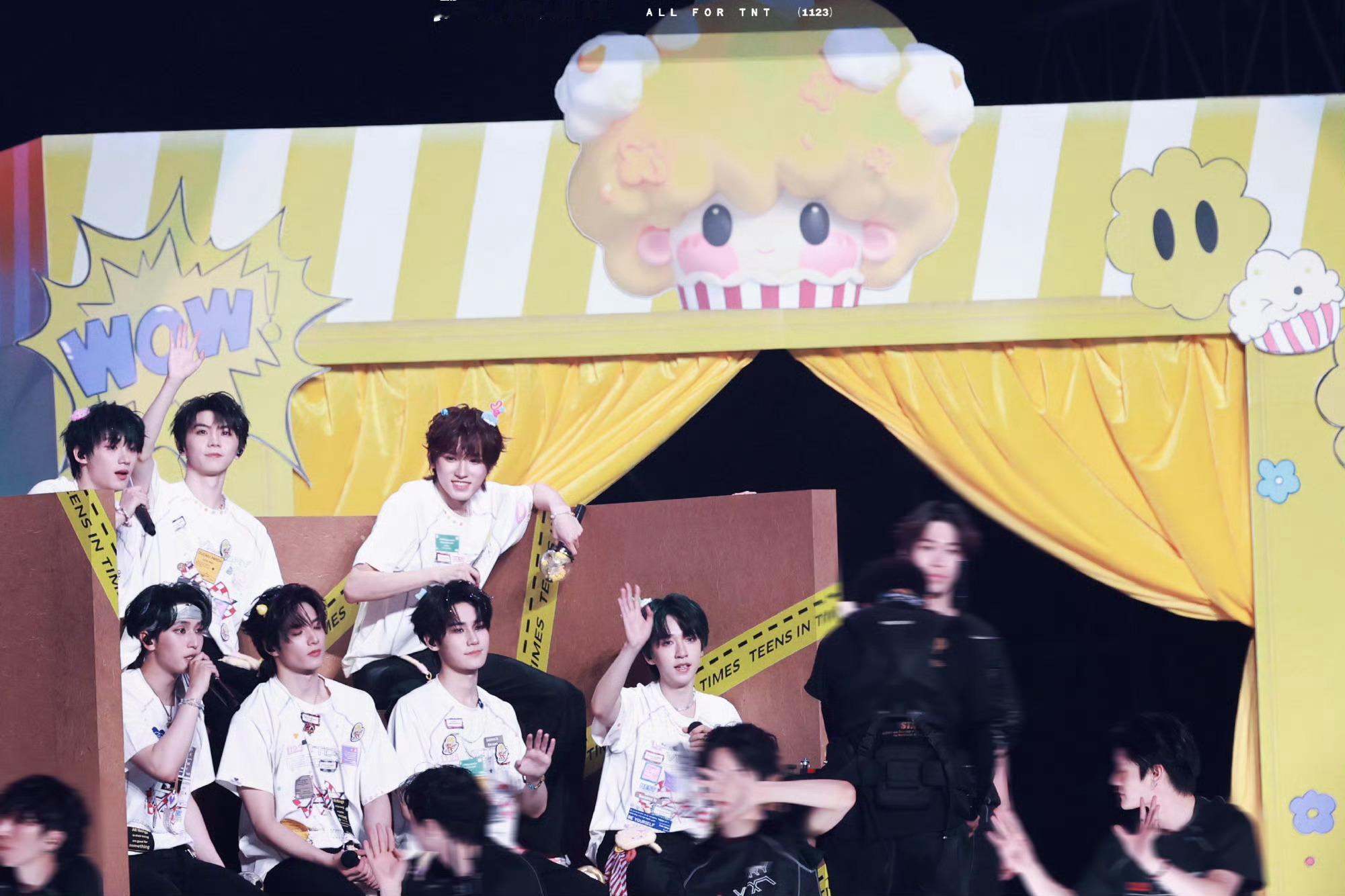 卫龙全球品牌代言人时代少年团🖤💛🖤💛🍿️🍿️唇齿残余红油缠绵的痕迹?