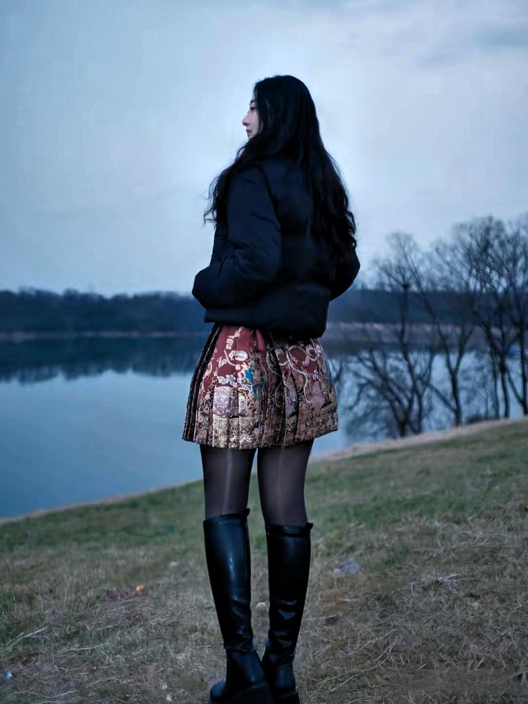 真假？着实让不少男人牵肠挂肚。
有位名为“小静老师”的博主晒出一张照片，配文道：