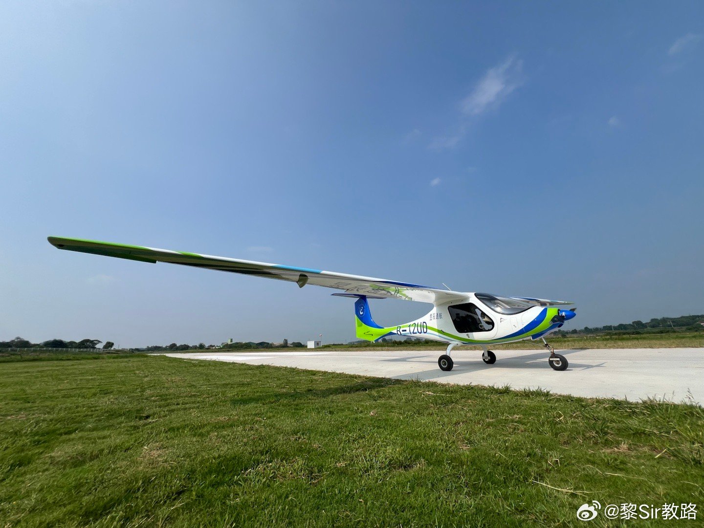 新能源飞机上的技术开始下放到汽车上两个都摸过了，但图1还不能发，否则要赔3架图2