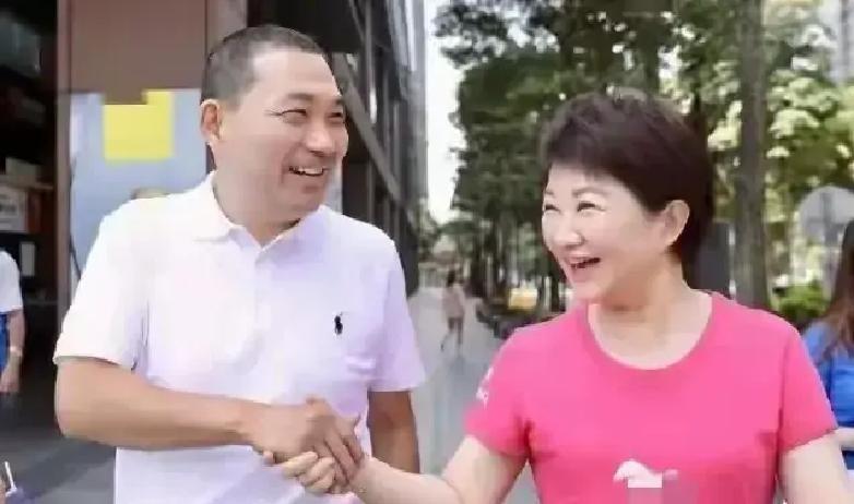 台湾蓝营内部最近正开展着权力的博弈工作。

台北市长蒋万安建议在七月二十五号开展