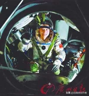 2026全国两会之际，人民日报“在场•两会面对面”访谈中，杨利伟解锁首次太空拍摄