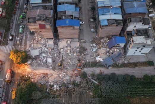 【柳州地震致一对夫妻遇难】广西柳州地震已致2人死亡 据柳州市抗震救灾指挥部，截至
