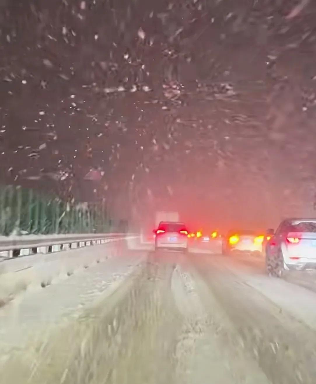 风雪夜归人，京哈高速，东北孩子回家的路