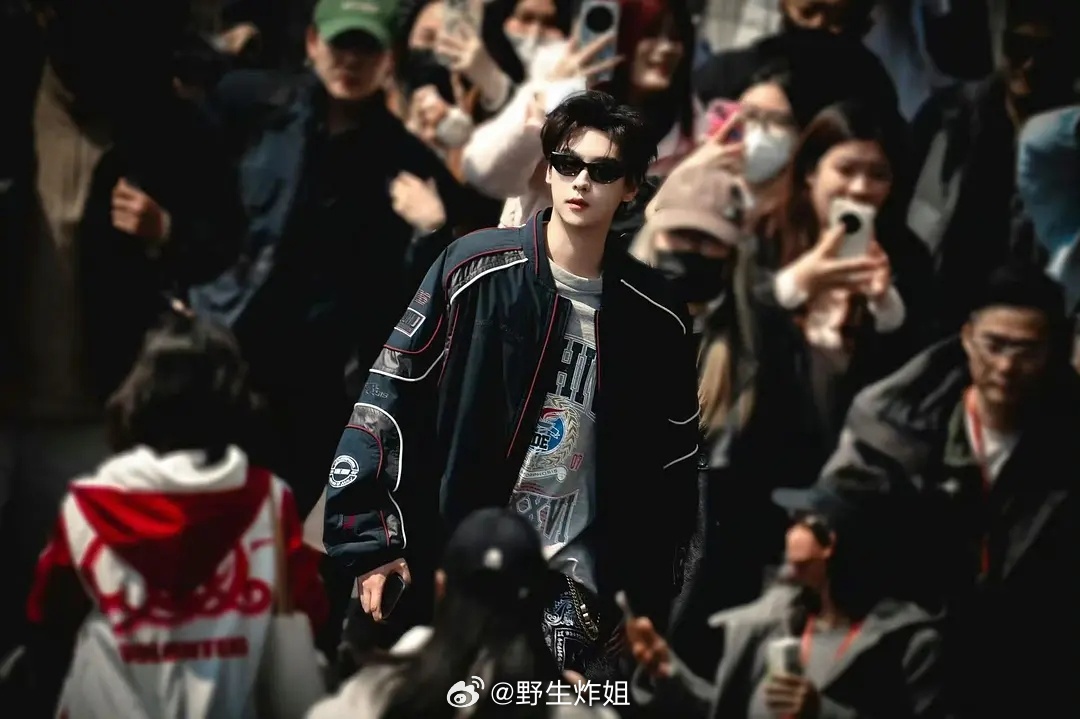 不得不说田栩宁这个时尚表现力 让我想起某位故人 田栩宁F1活动