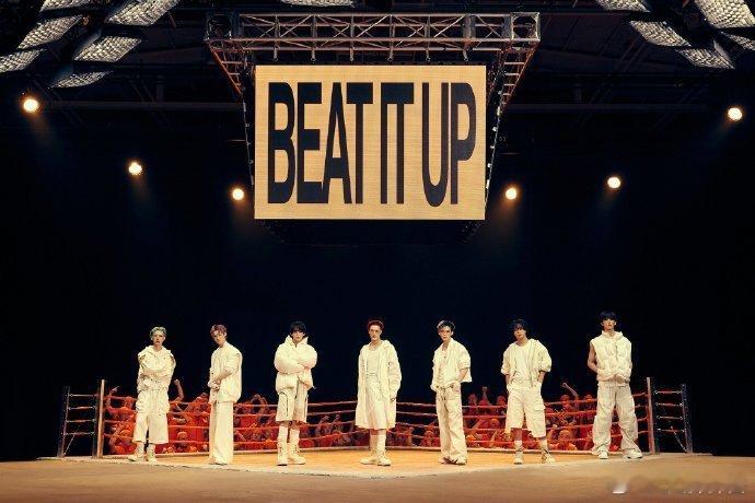 这次回归的主打曲太抓耳了 跟着节拍根本停不下来 专辑辑满满的都是成长，都是力量 