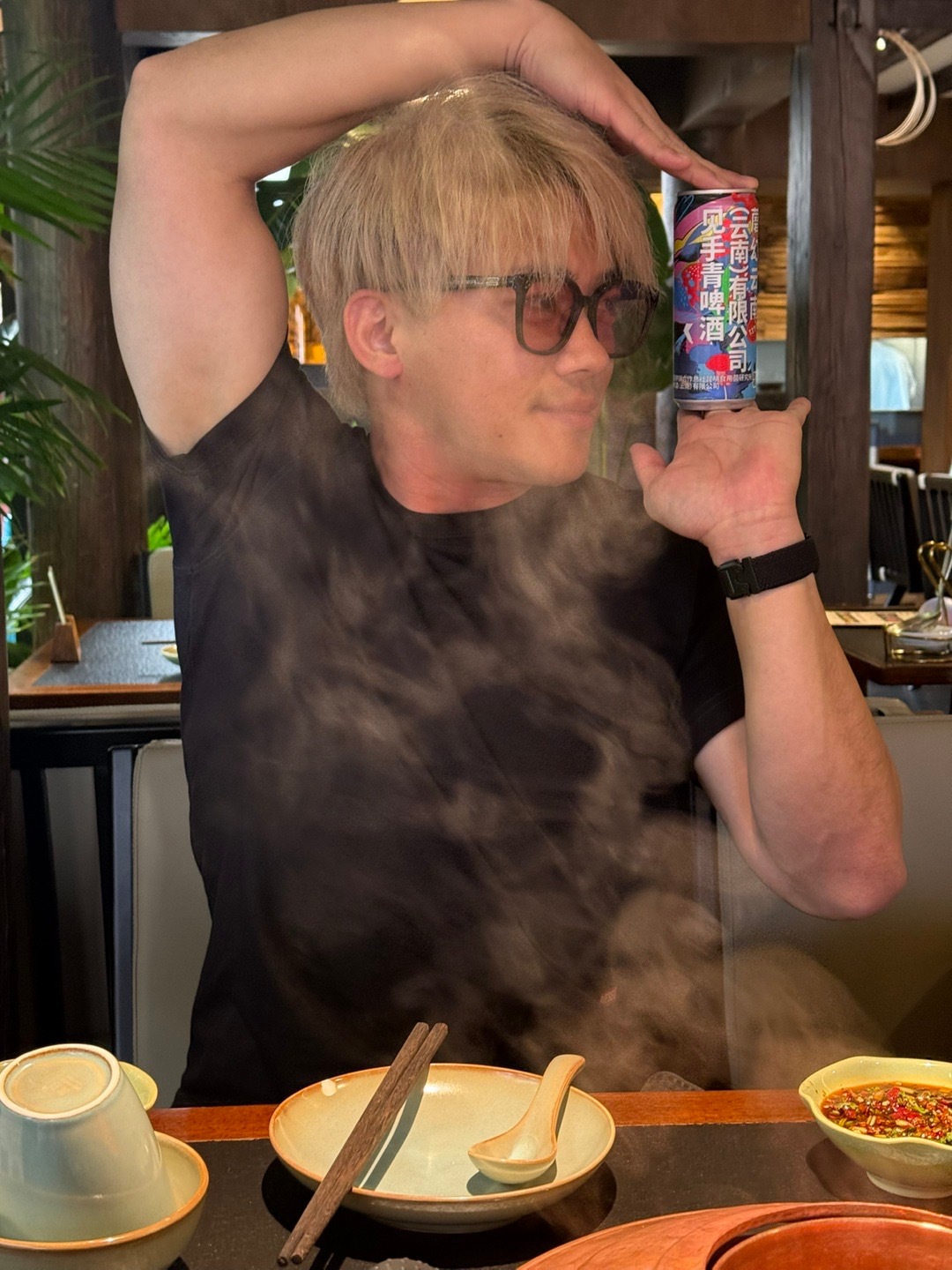 吃一顿躺板板大餐！连啤酒都是见手青的，饭店还给我们的汤留了样本以备不时之需。不过