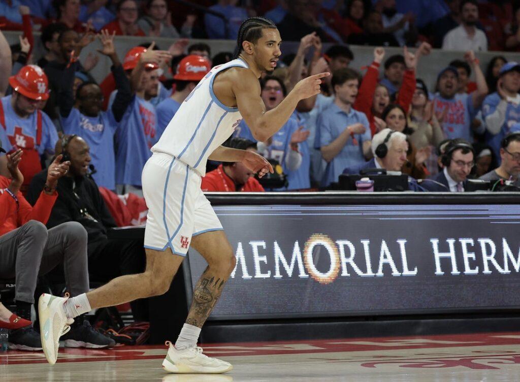 全美第7号种子休斯顿大学坐镇主场以77比48战胜了西弗吉尼亚大学。本场比赛后，休