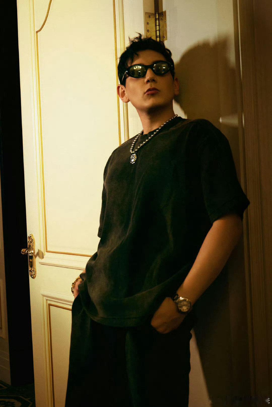 #艾热不能试试歌手吗#艾热能不能来歌手啊，他真的很全能，能说又能唱，加入歌手舞台