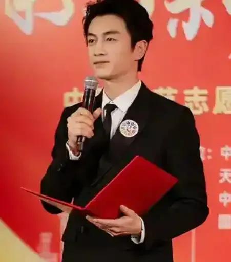 陈晓回合肥教艺考？娱乐圈都看懵了！陈晓这是怎么了？

一觉醒来，他居然回合肥老家