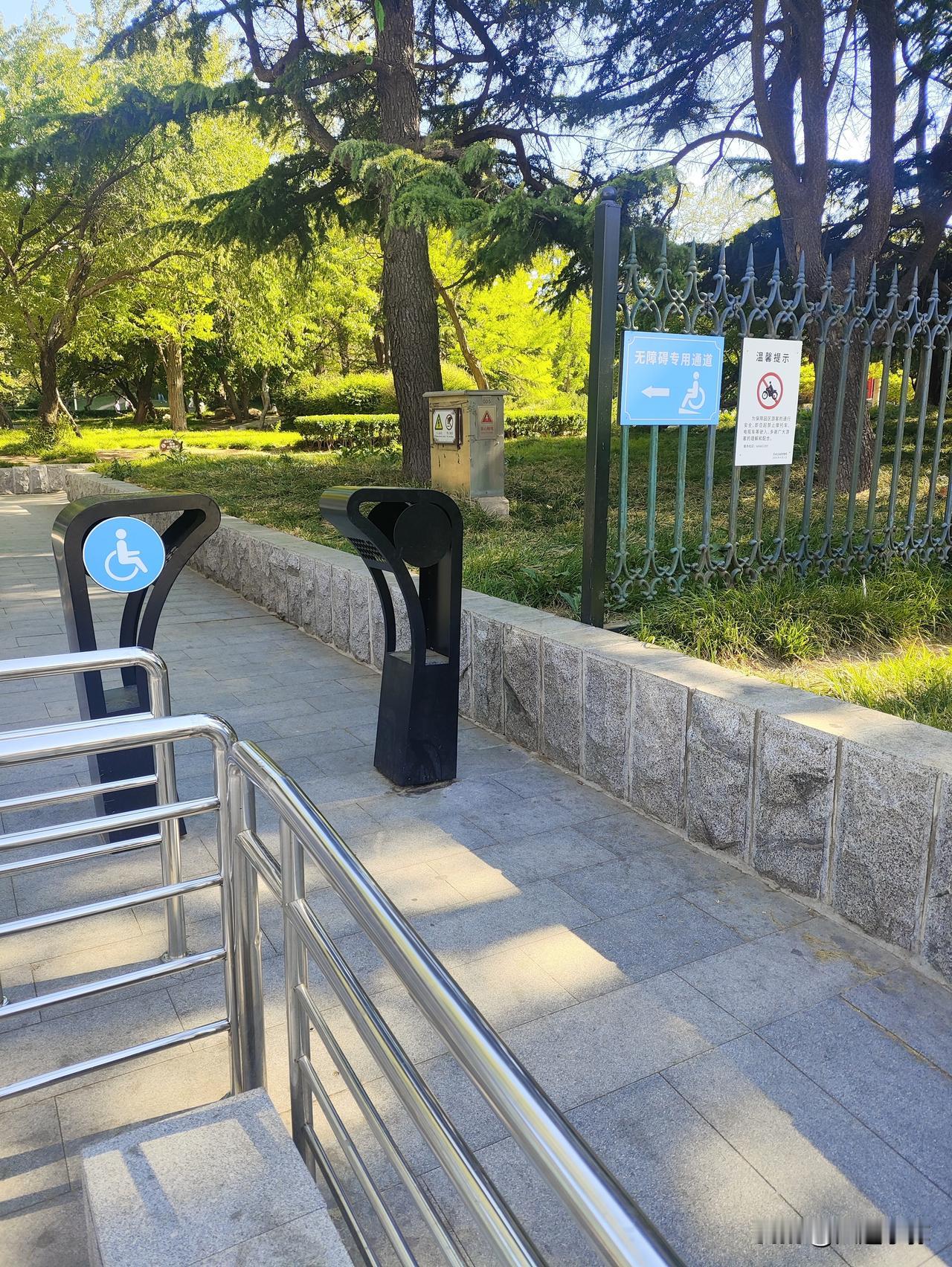 大连青泥洼逛吃实录：步行街变“体育公园”？二路小丸子还香吗？

今天专门去市中心