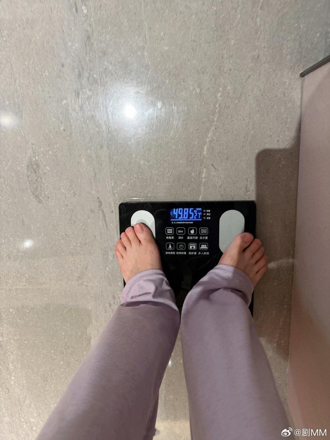 王灿说胖十斤的代价是婚戒戴不进去王灿说胖十斤婚戒戴不进去了 王灿兮分享自己胖了十