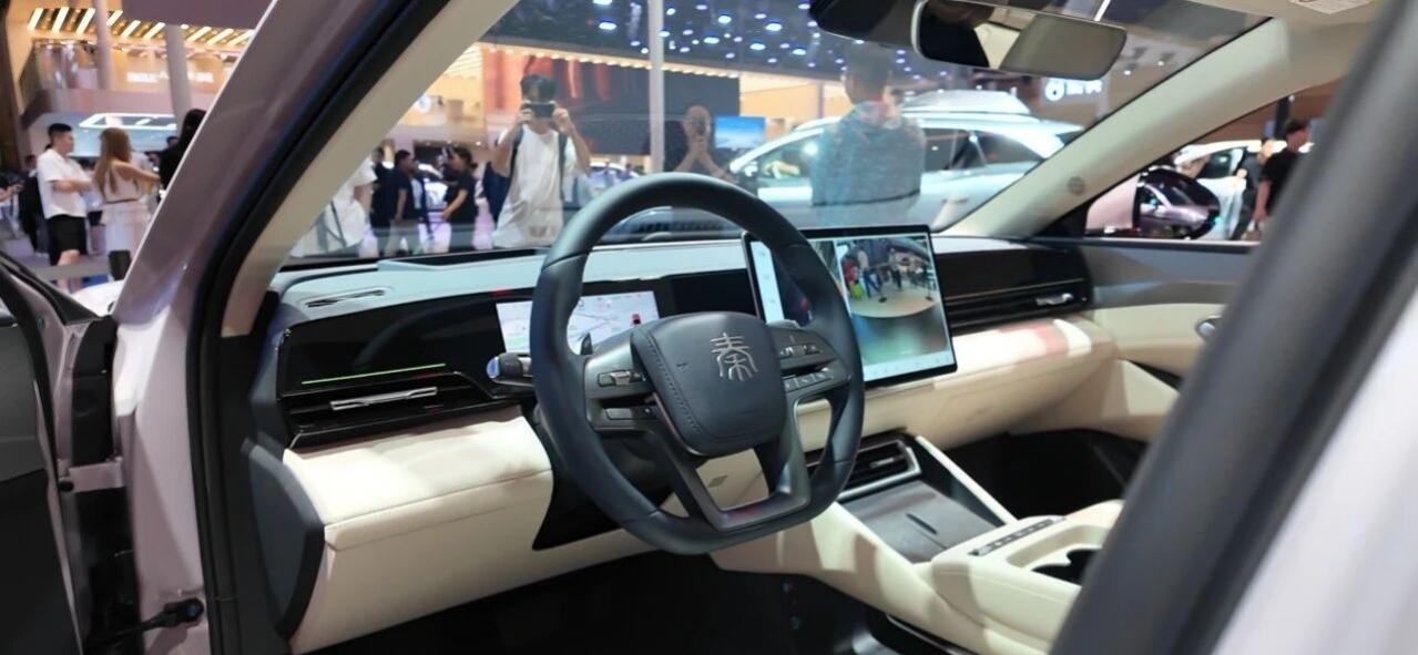 涨价了吗？秦L EV新增545km云辇型，增加云辇-C+红色卡钳比亚迪秦L EV